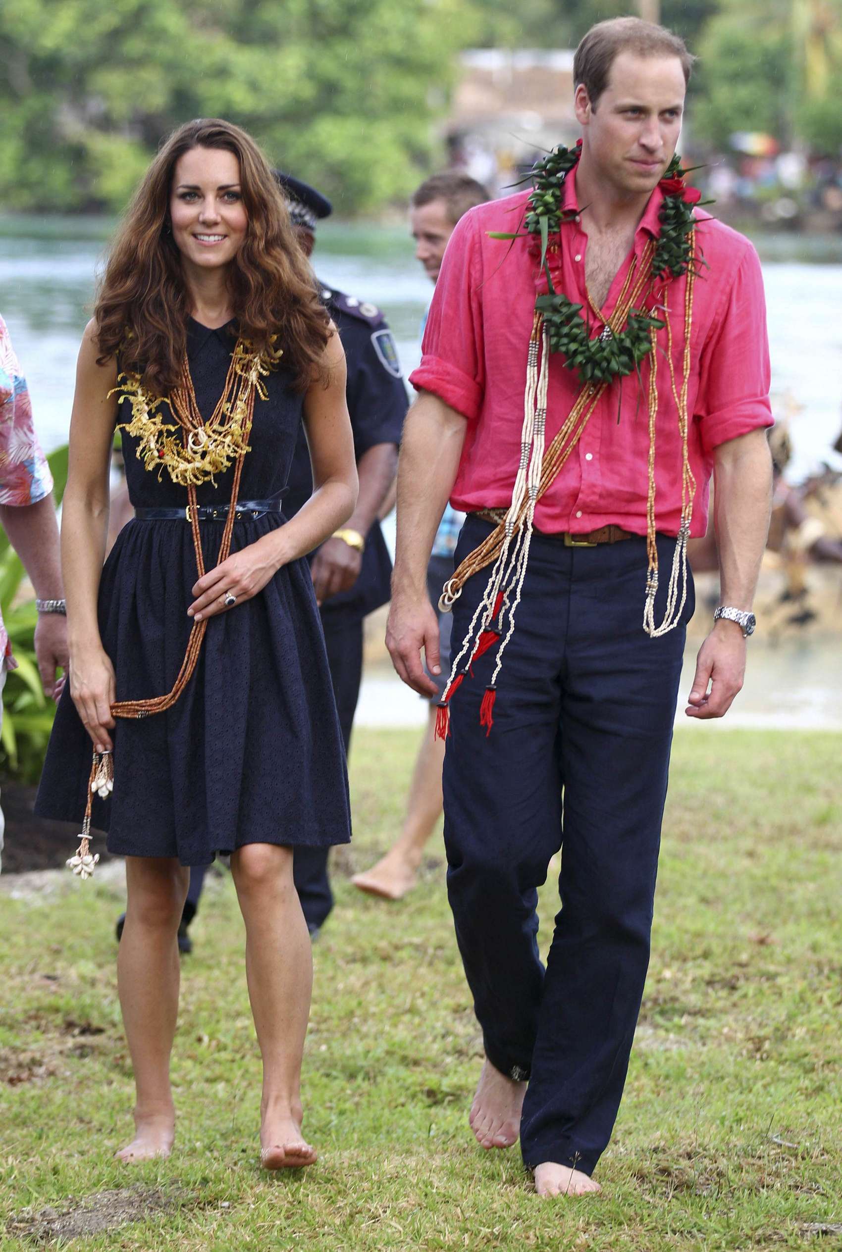 Kate Middleton showing legs in Tavanipupu